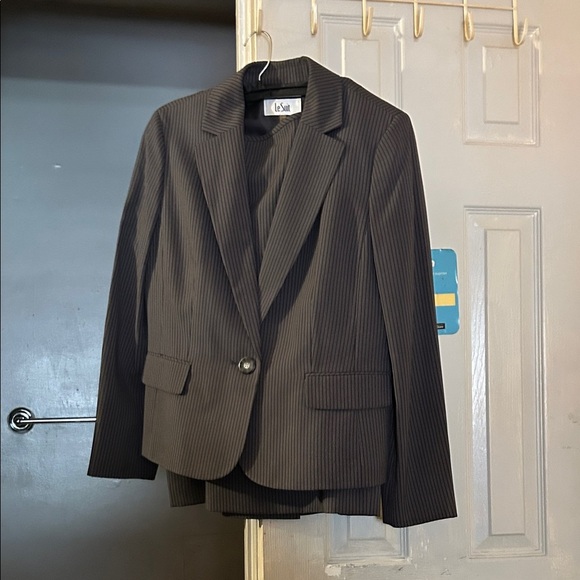 Le Suit Charcoal Pinstripe Blazer and Skirt Ensemble - Picture 1 of 6